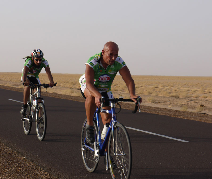 AlexisB cycling sahara with coach 2011
